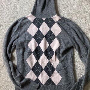 100% cashmere sweater. Pink and grey argyle